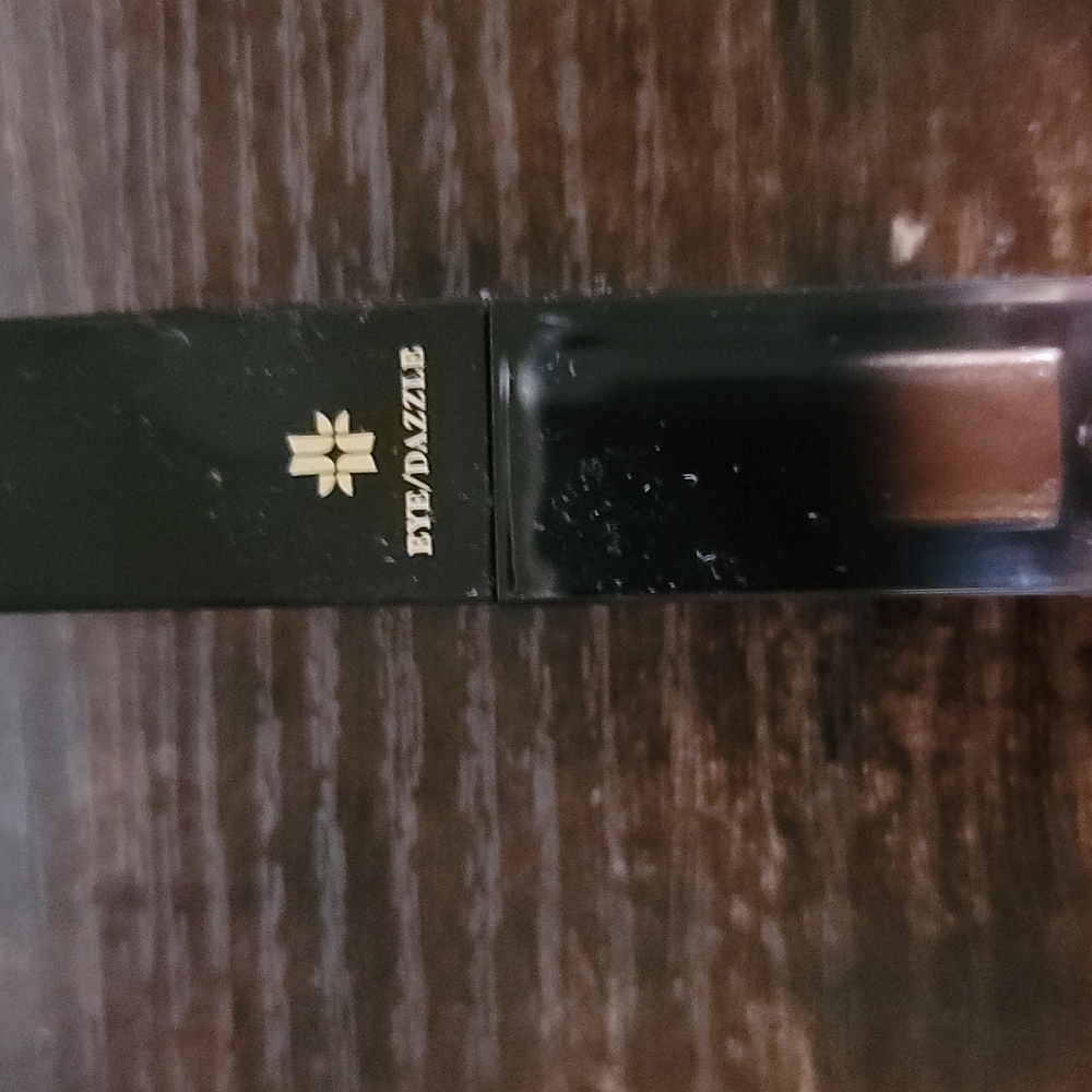 Liquid eyeshadow